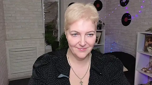 Sandra Snow online show from December 2024 03:48:02 PM
