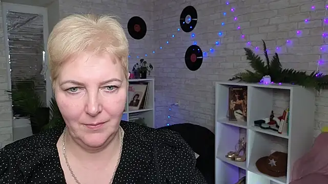 Sandra Snow online show from December 2024 06:50:02 PM