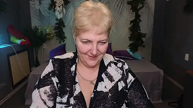 Sandra Snow online show from January 2025 08:33:02 PM