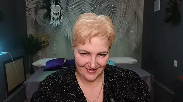 Sandra Snow online show from January 2025 02:39:01 PM