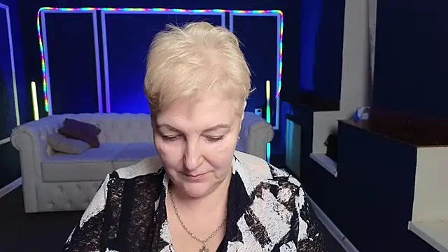 Sandra Snow online show from February 2025 02:27:01 PM