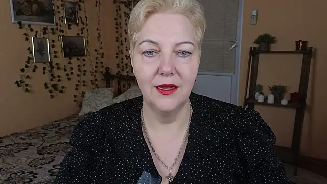 Sandra Snow online show from February 2025 03:18:02 PM