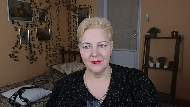 Sandra Snow online show from February 2025 06:22:01 PM
