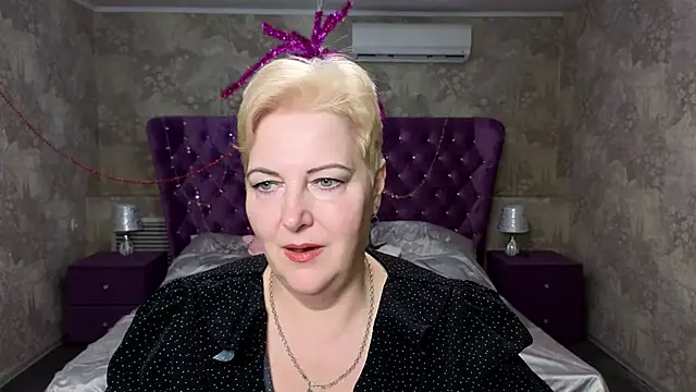 Sandra Snow online show from February 2025 02:10:01 PM