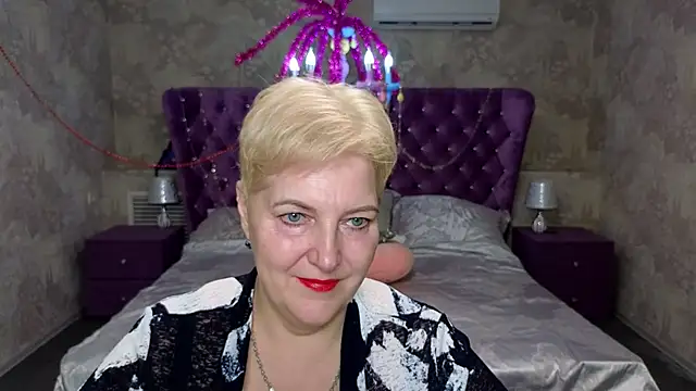 Sandra Snow online show from February 2025 02:44:01 PM