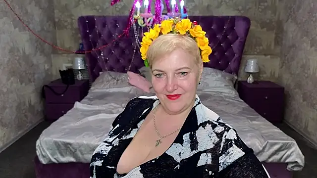 Sandra Snow online show from February 2025 08:59:01 PM