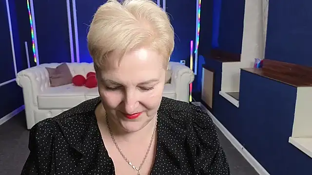 Sandra Snow online show from February 2025 03:21:01 PM