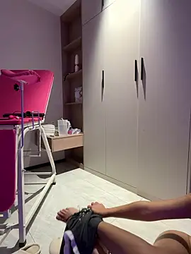 pinnnnnnk online show from February 2026 12:04:01 PM