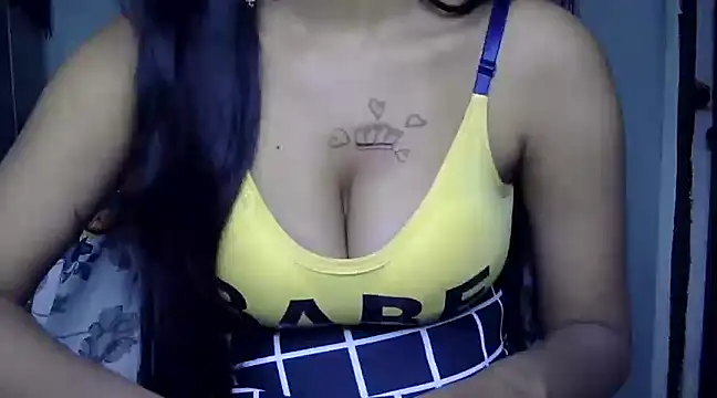 Snapshot of hinaa_khan chatting on December 2024 07:17:02 PM hinaa khan online show from December 2024 07:17:02 PM