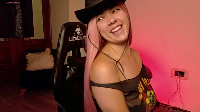 Aurora Hotson online show from November 2025 01:15:01 AM