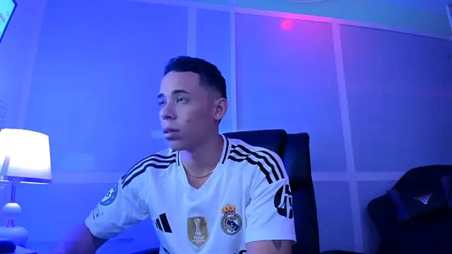 Snapshot of briambrows chatting on January 2025 03:11:02 AM briambrows online show from January 2025 03:11:02 AM