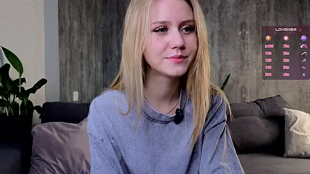 Snapshot of WiloneEsse chatting on February 2025 01:13:01 AM WiloneEsse online show from February 2025 01:13:01 AM