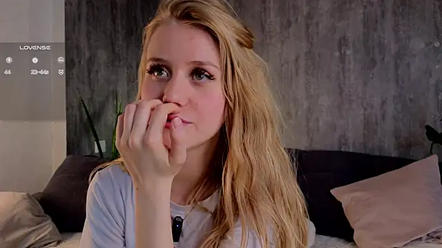 Snapshot of WiloneEsse chatting on February 2025 08:37:01 AM WiloneEsse online show from February 2025 08:37:01 AM