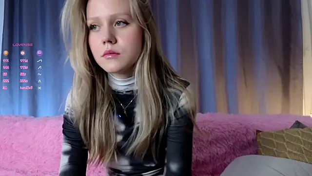 Snapshot of WiloneEsse chatting on March 2025 01:02:02 AM WiloneEsse online show from March 2025 01:02:02 AM