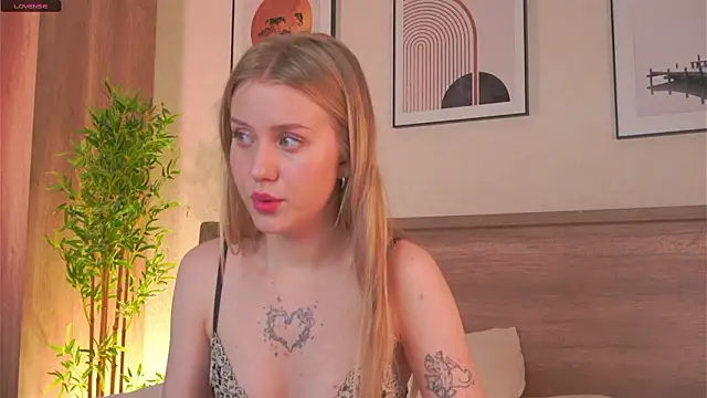 Snapshot of WiloneEsse chatting on January 2026 03:50:01 PM WiloneEsse online show from January 2026 03:50:01 PM