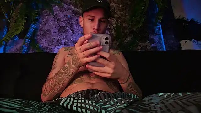 Snapshot of Junihn0 chatting on December 2024 06:48:01 PM Junihn0 online show from December 2024 06:48:01 PM