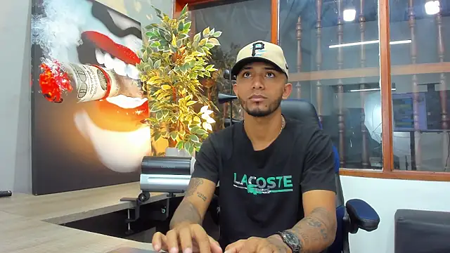 Snapshot of Robin_Rief chatting on January 2025 03:58:02 AM Robin Rief online show from January 2025 03:58:02 AM