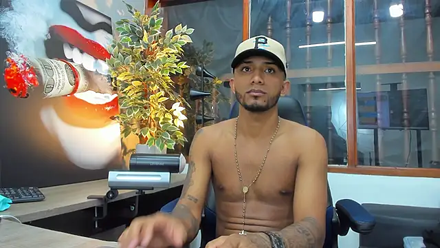 Snapshot of Robin_Rief chatting on January 2025 07:03:01 AM Robin Rief online show from January 2025 07:03:01 AM