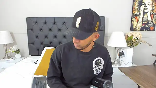 Snapshot of Robin_Rief chatting on February 2025 03:31:02 AM Robin Rief online show from February 2025 03:31:02 AM