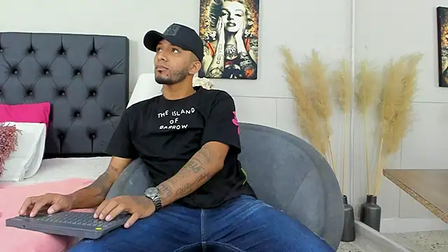 Snapshot of Robin_Rief chatting on March 2025 03:22:01 AM Robin Rief online show from March 2025 03:22:01 AM