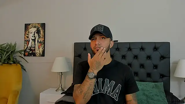 Snapshot of Robin_Rief chatting on October 2025 03:39:02 AM Robin Rief online show from October 2025 03:39:02 AM