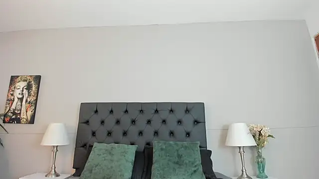 Snapshot of Robin_Rief chatting on October 2025 03:06:01 AM Robin Rief online show from October 2025 03:06:01 AM