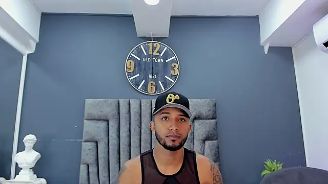 Snapshot of Robin_Rief chatting on April 2026 08:06:02 PM Robin Rief online show from April 2026 08:06:02 PM