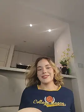 Snapshot of NicoleCut chatting on May 2026 09:04:01 AM NicoleCut online show from May 2026 09:04:01 AM