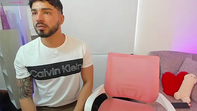 Snapshot of savage_sweethearts chatting on December 2024 05:18:02 PM savage sweethearts online show from December 2024 05:18:02 PM