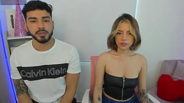 Snapshot of savage_sweethearts chatting on December 2024 05:23:02 PM savage sweethearts online show from December 2024 05:23:02 PM