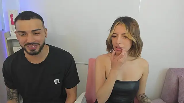 Snapshot of savage_sweethearts chatting on January 2025 08:15:02 PM savage sweethearts online show from January 2025 08:15:02 PM