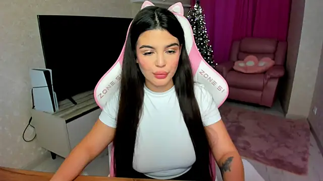 Snapshot of AlluringAriel chatting on December 2025 07:21:01 PM AlluringAriel online show from December 2025 07:21:01 PM