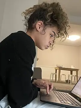 1prettygem online show from January 2025 05:15:02 PM