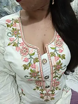 Snapshot of Haniya-143 chatting on June 2026 10:47:02 PM Haniya-143 online show from June 2026 10:47:02 PM