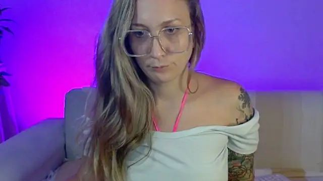 Snapshot of CabledHeredity chatting on February 2025 02:17:02 AM CabledHeredity online show from February 2025 02:17:02 AM