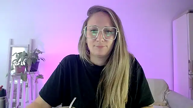 Snapshot of CabledHeredity chatting on February 2025 09:21:02 PM CabledHeredity online show from February 2025 09:21:02 PM