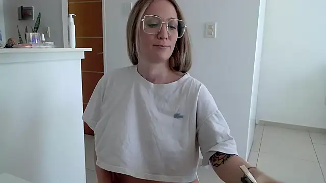 Snapshot of CabledHeredity chatting on November 2025 06:02:01 PM CabledHeredity online show from November 2025 06:02:01 PM