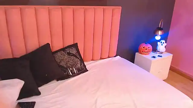 Snapshot of CrystalWoods94 chatting on October 2025 01:56:02 PM CrystalWoods94 online show from October 2025 01:56:02 PM