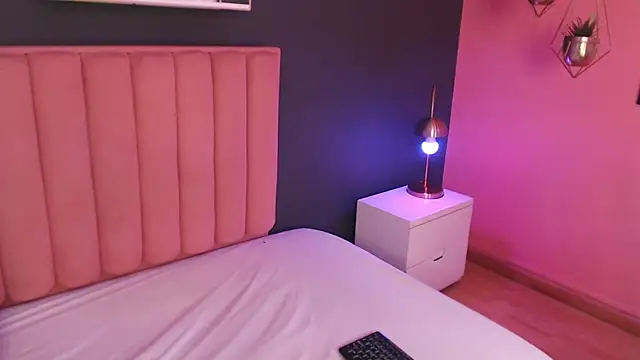 Snapshot of CrystalWoods94 chatting on November 2025 01:23:01 PM CrystalWoods94 online show from November 2025 01:23:01 PM