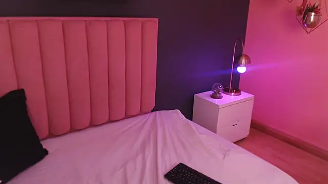 Snapshot of CrystalWoods94 chatting on November 2025 03:49:01 PM CrystalWoods94 online show from November 2025 03:49:01 PM