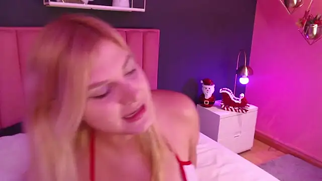 Snapshot of CrystalWoods94 chatting on December 2025 01:48:01 PM CrystalWoods94 online show from December 2025 01:48:01 PM