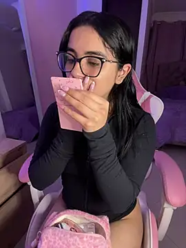 Snapshot of Emily-14 chatting on May 2026 06:21:02 AM Emily-14 online show from May 2026 06:21:02 AM