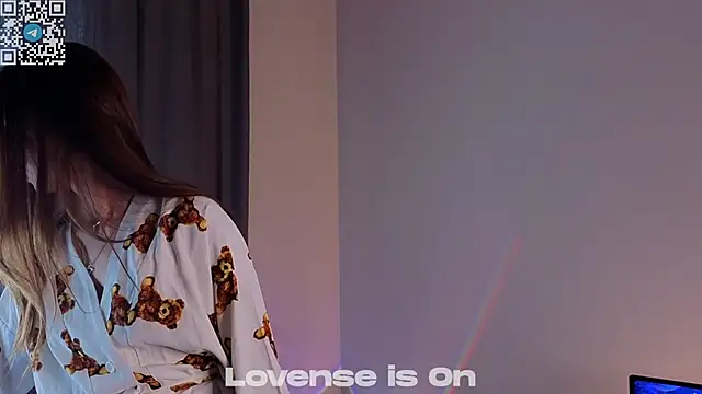 Snapshot of FalineDowlen chatting on November 2025 02:10:02 AM FalineDowlen online show from November 2025 02:10:02 AM