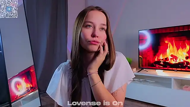 Snapshot of FalineDowlen chatting on November 2025 02:00:02 AM FalineDowlen online show from November 2025 02:00:02 AM