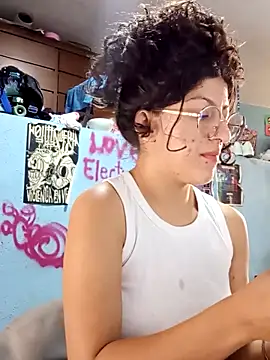 Snapshot of LoveElectra chatting on October 2025 01:20:02 PM LoveElectra online show from October 2025 01:20:02 PM