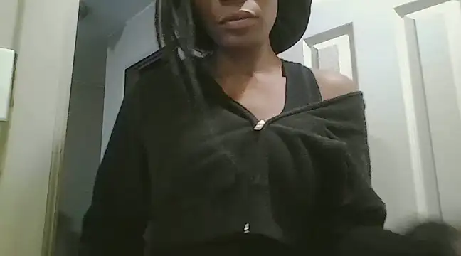 LuckiXCX online show from December 2024 12:12:01 PM