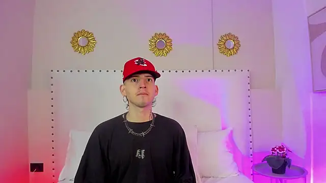 Snapshot of sett_and_gwen chatting on November 2025 09:24:02 PM sett and gwen online show from November 2025 09:24:02 PM