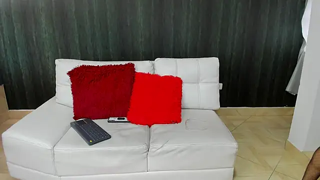 Milaspetite online show from January 2025 08:07:01 PM