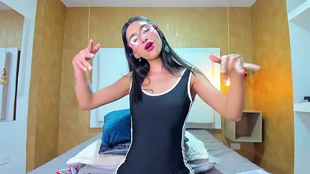 Milaspetite online show from March 2026 09:54:01 PM