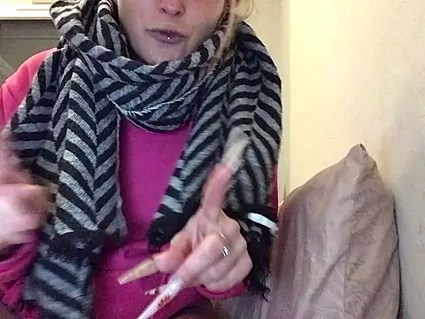 Snapshot of Cally-n chatting on February 2025 04:33:02 PM Cally-n online show from February 2025 04:33:02 PM